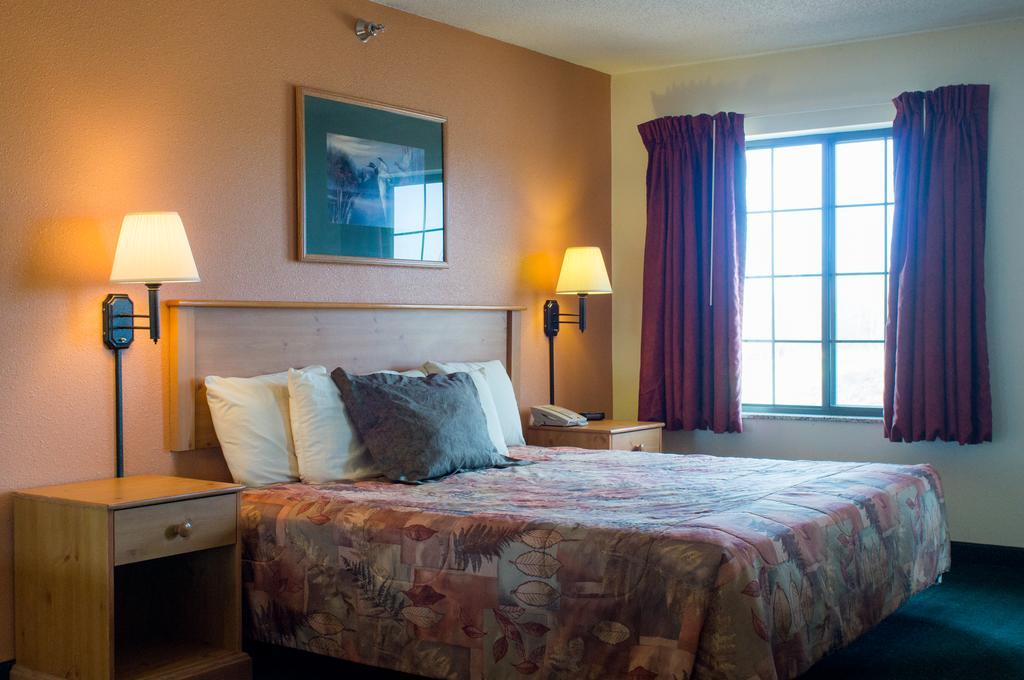 White Oak Inn And Suites Deer River Buitenkant foto