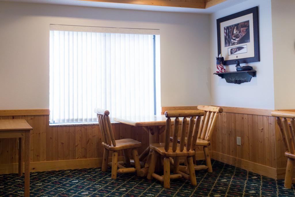 White Oak Inn And Suites Deer River Buitenkant foto