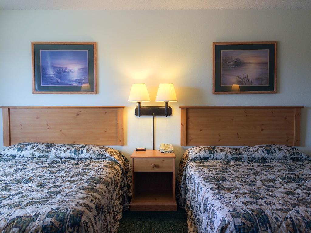 White Oak Inn And Suites Deer River Buitenkant foto