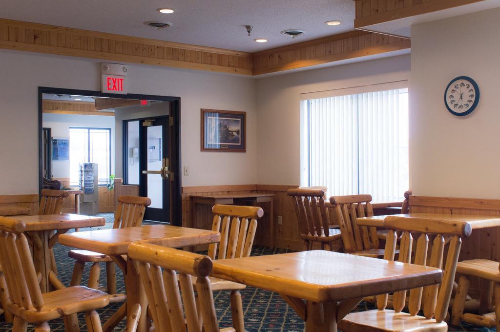 White Oak Inn And Suites Deer River Buitenkant foto