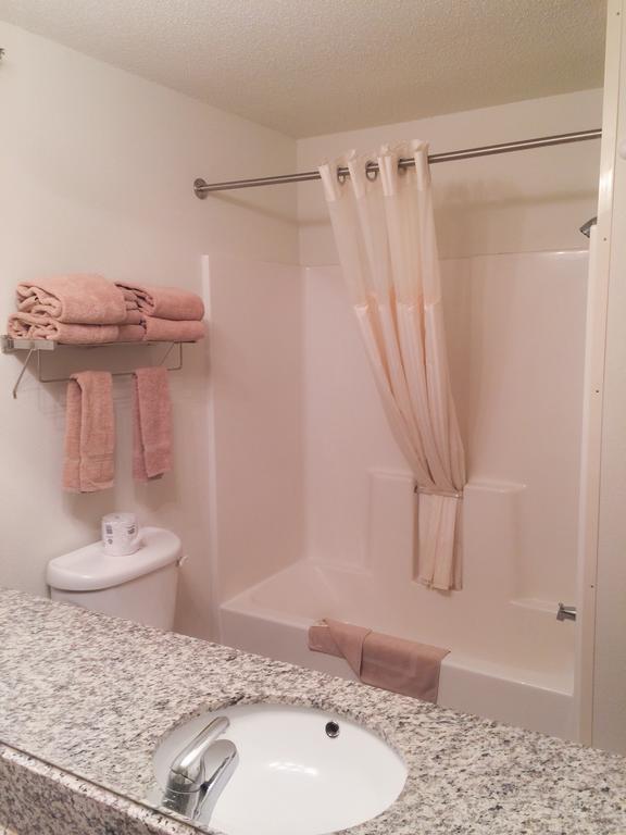 White Oak Inn And Suites Deer River Buitenkant foto