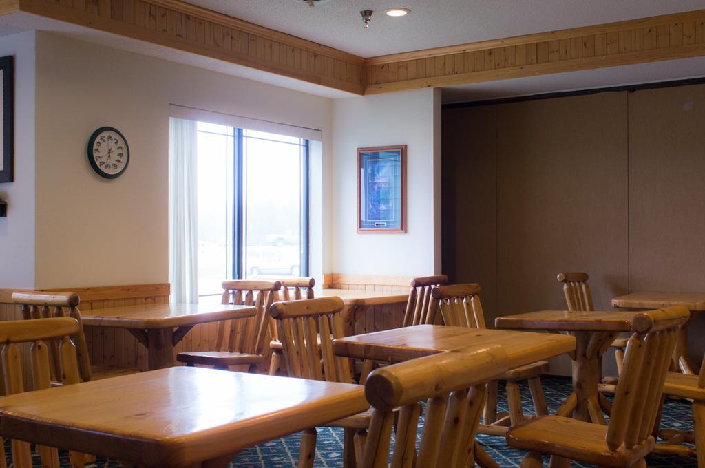 White Oak Inn And Suites Deer River Buitenkant foto
