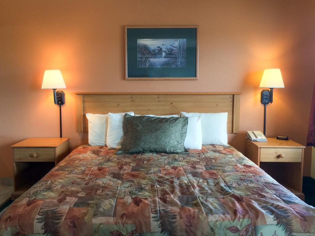 White Oak Inn And Suites Deer River Buitenkant foto