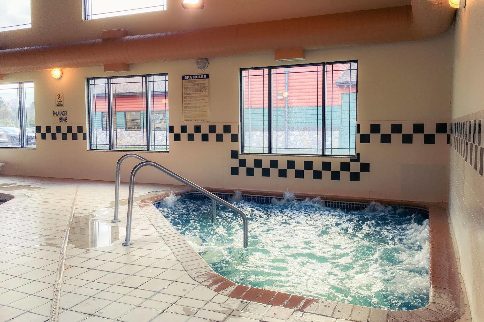 White Oak Inn And Suites Deer River Buitenkant foto