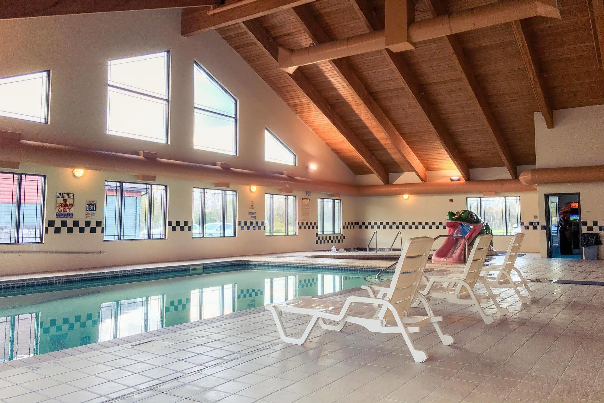 White Oak Inn And Suites Deer River Buitenkant foto